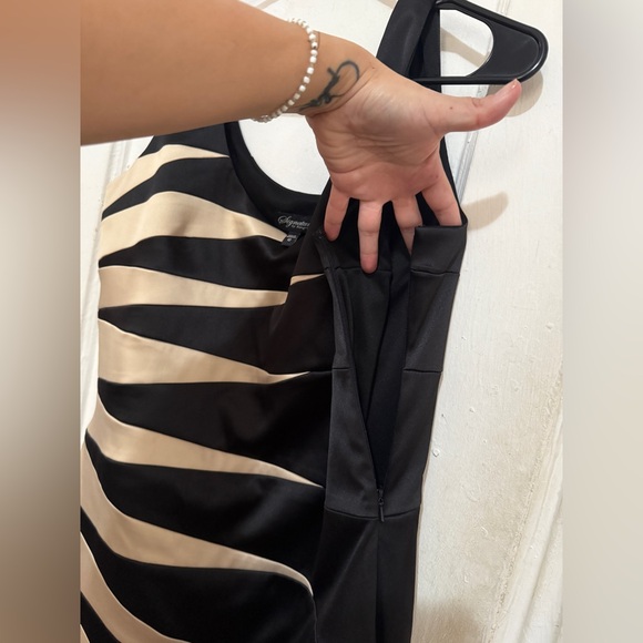 Signature by Sangria Elegant Black and Cream Striped Dress/SZ 12 - Picture 5 of 7